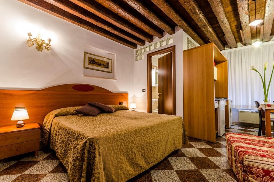 Ariel Silva Hotel Venise