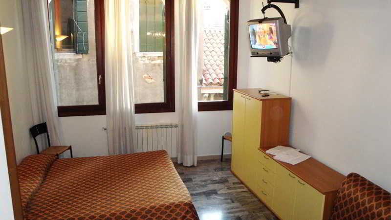 Ariel Silva Hotel Venise