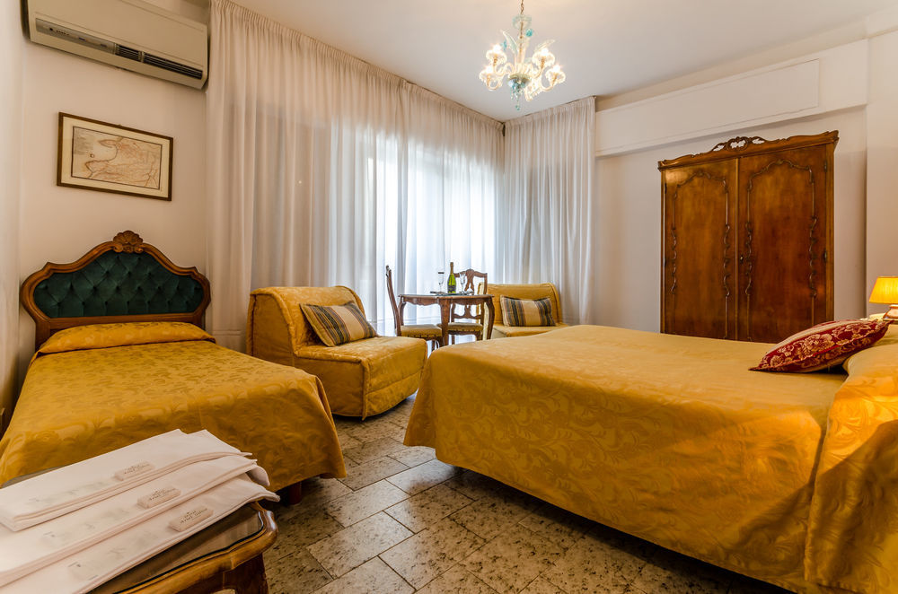 Ariel Silva Hotel Venise